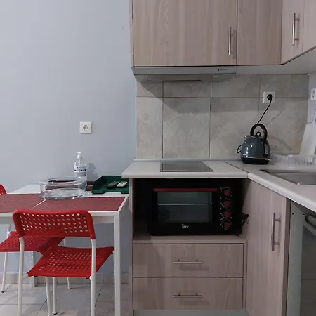 Sunny In The Heart Of Pireaus Apartment